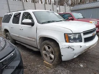 2008 Chevrolet Suburban LTZ with VIN 3GNFK16358G178819, listed as a IAAI auction lot 41511544 with 184,718 mi miles. Bid and sale history available at carsss.com. Image 1.