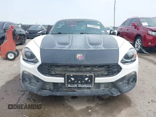 2018 FIAT 124 Spider Classica z VIN JC1NFAEK7J0138623, wystawiony jako IAAI lot #41919114 z przebiegiem 26 327 mil mil oraz . Historia ofert i sprzedaży dostępna na DreamBid. Obrazek 12.