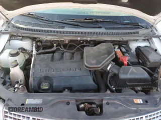 2010 Lincoln MKX z VIN 2LMDJ8JC8ABJ29917, wystawiony jako Copart lot #50023835 z przebiegiem 92 425 mil mil oraz Szkoda całkowita • Salvage title. Historia ofert i sprzedaży dostępna na DreamBid. Obrazek 12.