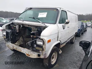 1993 GMC Van z VIN 1GTEG25H1PF507914, wystawiony jako IAAI lot #41546672 z przebiegiem 226 974 mil mil oraz . Historia ofert i sprzedaży dostępna na DreamBid. Obrazek 2.