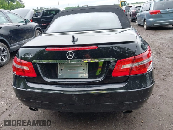 2013 Mercedes-Benz E 350 с VIN WDDKK5KF3DF185509, выставлен на аукционе IAAI как лот 42371512 с пробегом 152 462 миль миль и . История ставок и продаж доступна на DreamBid. Изображение 16.