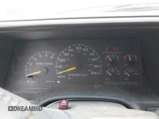 1998 GMC Yukon with VIN 1GKEK13R9WJ734112, listed as a IAAI auction lot 42072548 with 226,061 mi miles. Bid and sale history available at carsss.com. Image 7.