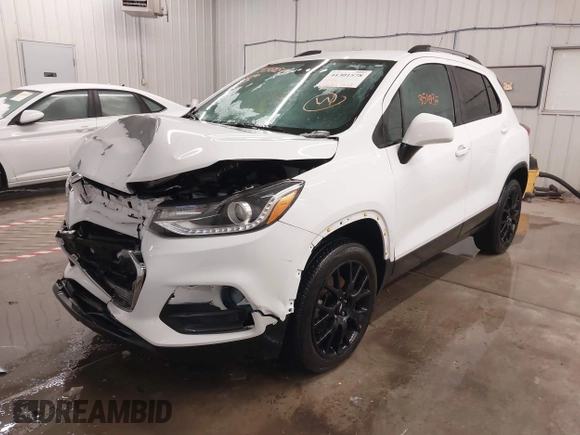 2022 Chevrolet Trax LT with VIN KL7CJPSMXNB535980, listed as a IAAI auction lot 41301578 with 35,103 mi miles. Bid and sale history available at carsss.com. Image 2.