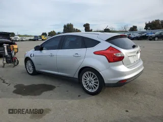2013 Ford Focus Electric z VIN 1FADP3R43DL139862, wystawiony jako Copart lot #45901885 z przebiegiem 62 040 mil mil oraz Szkody całkowita. Historia ofert i sprzedaży dostępna na DreamBid. Obrazek 2.