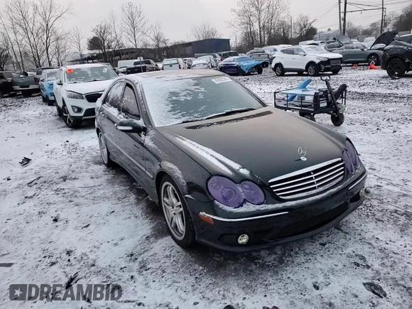 2005 Mercedes-Benz C 55 AMG z VIN WDBRF76J35F584816, wystawiony jako Copart lot #45890395 z przebiegiem 154 772 mil mil oraz Szkoda całkowita • Salvage title. Historia ofert i sprzedaży dostępna na DreamBid. Obrazek 11.