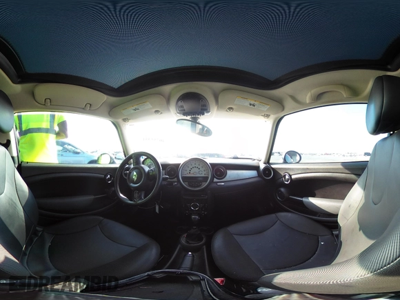 2011 MINI Clubman z VIN WMWZF3C59BT188367, wystawiony jako IAAI lot #40755351 z przebiegiem 122 023 mil mil oraz . Historia ofert i sprzedaży dostępna na DreamBid. Obrazek 20.