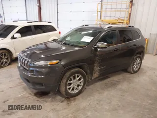 2016 Jeep Cherokee Latitude z VIN 1C4PJMCSXGW147918, wystawiony jako IAAI lot #42173947 z przebiegiem 142 482 mil mil oraz . Historia ofert i sprzedaży dostępna na DreamBid. Obrazek 17.