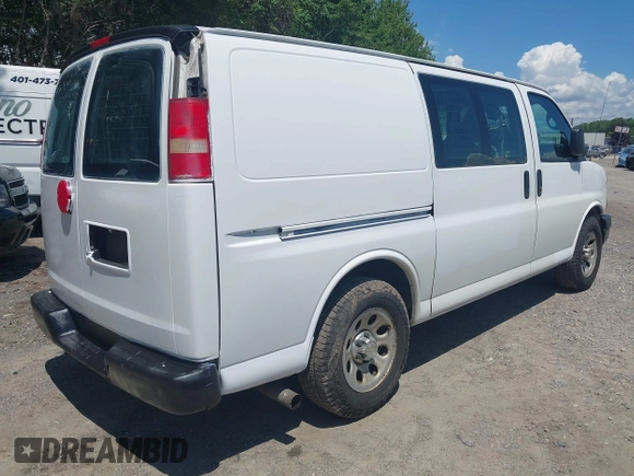 2014 Chevrolet Express Cargo z VIN 1GCSGAFX1E1168424, wystawiony jako IAAI lot #42610312 z przebiegiem 245 507 mil mil oraz . Historia ofert i sprzedaży dostępna na DreamBid. Obrazek 4.