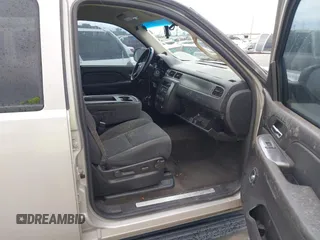 2007 Chevrolet Tahoe LT z VIN 1GNFC13017J400809, wystawiony jako IAAI lot #42689204 z przebiegiem 237 400 mil mil oraz . Historia ofert i sprzedaży dostępna na DreamBid. Obrazek 5.