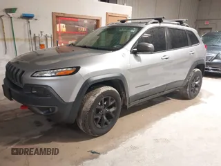 2014 Jeep Cherokee Trailhawk z VIN 1C4PJMBS4EW254963, wystawiony jako IAAI lot #42065845 z przebiegiem 187 356 mil mil oraz . Historia ofert i sprzedaży dostępna na DreamBid. Obrazek 19.