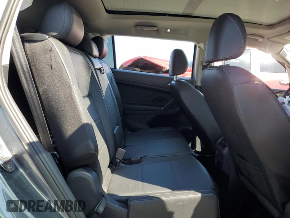 2020 Volkswagen Tiguan SE z VIN 3VV3B7AX8LM102502, wystawiony jako Copart lot #52428635 z przebiegiem 50 778 mil mil oraz Szkody całkowita. Historia ofert i sprzedaży dostępna na DreamBid. Obrazek 11.