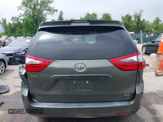 2020 Toyota Sienna XLE Auto Access Seat z VIN 5TDYZ3DC6LS021788, wystawiony jako IAAI lot #42178834 z przebiegiem 132 107 mil mil oraz . Historia ofert i sprzedaży dostępna na DreamBid. Obrazek 17.
