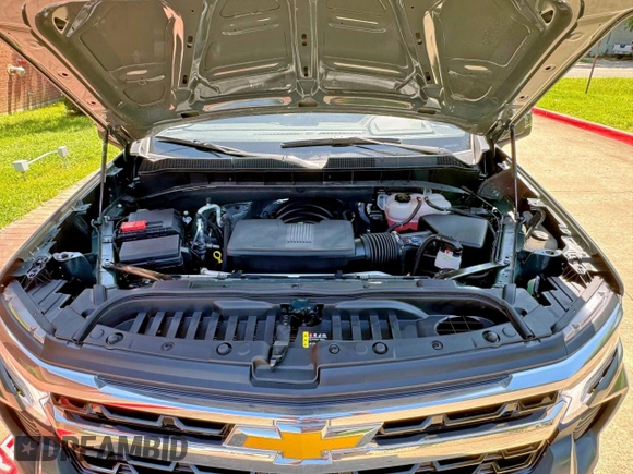 2025 Chevrolet Silverado 1500 LT z VIN 1GCUKDED8SZ171415, wystawiony jako Copart lot #61592605 z przebiegiem 1 866 mil mil oraz Czysty tytuł • Clean title. Historia ofert i sprzedaży dostępna na DreamBid. Obrazek 7.