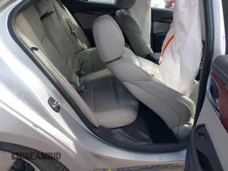 2015 Cadillac ATS Luxury RWD z VIN 1G6AB5RXXF0123831, wystawiony jako IAAI lot #40754245 z przebiegiem Nie podano mil oraz . Historia ofert i sprzedaży dostępna na DreamBid. Obrazek 8.