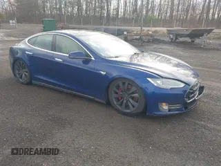 2015 Tesla Model S 85D with VIN 5YJSA1E45FF100323, listed as a IAAI auction lot 41810170 with 213,880 mi miles. Bid and sale history available at carsss.com. Image 1.