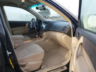 2008 Toyota Highlander Hybrid with VIN JTEEW41A482008875, listed as a IAAI auction lot 41390272 with 177,042 mi miles. Bid and sale history available at carsss.com. Image 5.