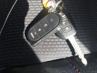 2017 Toyota Camry XLE z VIN 4T1BF1FKXHU389171, wystawiony jako IAAI lot #42202286 z przebiegiem 104 024 mil mil oraz . Historia ofert i sprzedaży dostępna na DreamBid. Obrazek 11.