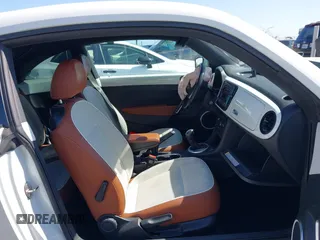 2015 Volkswagen Beetle Fleet Edition с VIN 3VWF17AT5FM653399, выставлен на аукционе IAAI как лот 42303188 с пробегом Не указан миль и . История ставок и продаж доступна на DreamBid. Изображение 5.