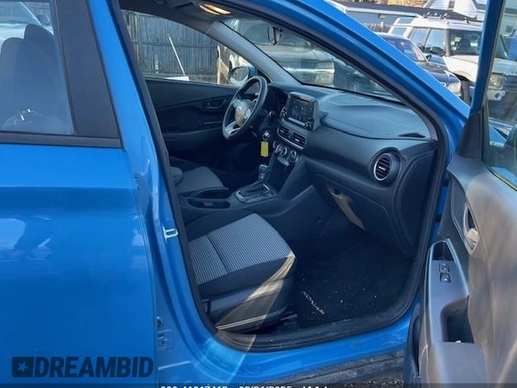 2018 Hyundai Kona SE with VIN KM8K1CAA8JU101050, listed as a IAAI auction lot 41617412 with 10,179 mi miles. Bid and sale history available at carsss.com. Image 5.