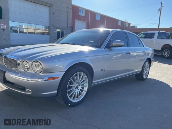 2006 Jaguar XJ with VIN SAJWA71B36SH01049, listed as a Copart auction lot 42366575 with 58,410 mi miles and Clean Title. Bid and sale history available at carsss.com. Image 2.