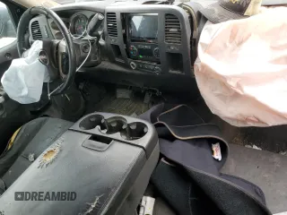 2010 GMC Sierra 1500 with VIN 3GTRCVE38AG273277, listed as a Copart auction lot 46154135 with 320,611 mi miles and Salvage Title. Bid and sale history available at DreamBid. Image 8.