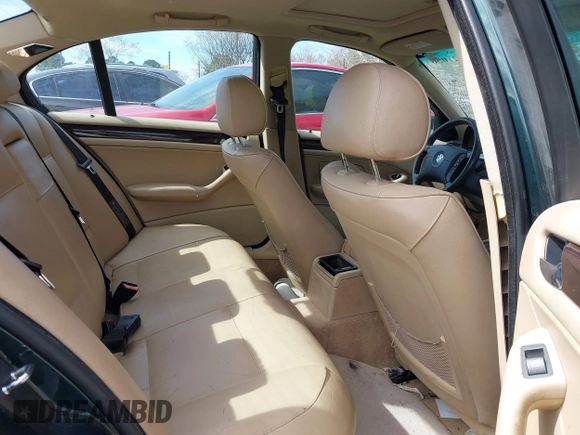 2004 BMW 3 Series 325i with VIN WBAET37424NJ96343, listed as a IAAI auction lot 41721056 with 186,848 mi miles. Bid and sale history available at carsss.com. Image 8.