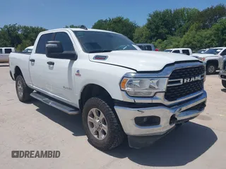2024 Ram 2500 Big Horn z VIN 3C6UR5DL6RG100919, wystawiony jako IAAI lot #42860086 z przebiegiem 55 564 mil mil oraz . Historia ofert i sprzedaży dostępna na DreamBid. Obrazek 1.