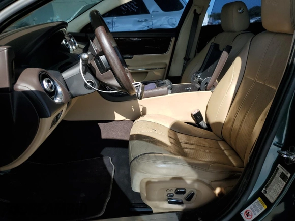 2012 Jaguar XJ XJL with VIN SAJWA2GB2CLV38276, listed as a Copart auction lot 57800995 with 84,358 mi miles and Clean title. Bid and sale history available at DreamBid. Image 7.