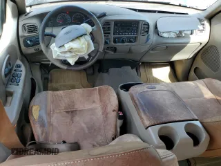 2001 Ford F-150 XLT z VIN 1FTRW08L21KB37421, wystawiony jako Copart lot #57114015 z przebiegiem 288 942 mil mil oraz Szkoda całkowita • Salvage title. Historia ofert i sprzedaży dostępna na DreamBid. Obrazek 8.