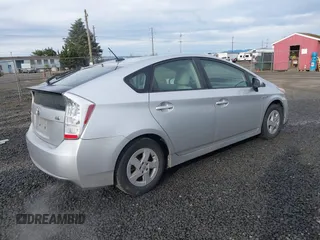 2011 Toyota Prius I z VIN JTDKN3DU6B0321701, wystawiony jako IAAI lot #41631688 z przebiegiem 127 987 mil mil oraz . Historia ofert i sprzedaży dostępna na DreamBid. Obrazek 4.