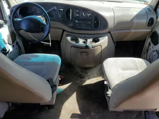1998 Ford Econoline Wagon XL z VIN 1FBSS31LXWHA93170, wystawiony jako Copart lot #52535235 z przebiegiem 110 847 mil mil oraz Czysty tytuł • Clean title. Historia ofert i sprzedaży dostępna na DreamBid. Obrazek 8.
