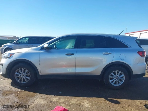 2019 Kia Sorento LX V6 with VIN 5XYPG4A52KG564094, listed as a IAAI auction lot 41474746 with NaN miles. Bid and sale history available at carsss.com. Image 14.