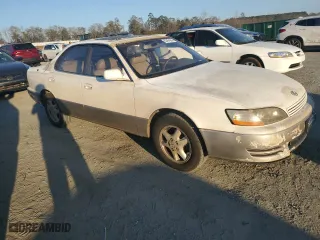 1996 Lexus ES 300 with VIN JT8BF12G9T0162042, listed as a Copart auction lot 82494384 with 331,371 mi miles and Clean Title. Bid and sale history available at carsss.com. Image 4.