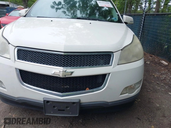 2011 Chevrolet Traverse 1LT z VIN 1GNKRGED3BJ128529, wystawiony jako IAAI lot #42355440 z przebiegiem 166 008 mil mil oraz . Historia ofert i sprzedaży dostępna na DreamBid. Obrazek 6.