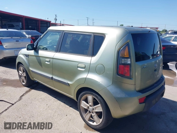 2010 Kia Soul + with VIN KNDJT2A20A7102463, listed as a IAAI auction lot 42093896 with 178,736 mi miles. Bid and sale history available at carsss.com. Image 3.