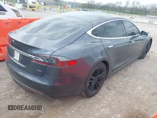 2016 Tesla Model S 90D with VIN 5YJSA1E27GF129130, listed as a IAAI auction lot 41922227 with 134,422 mi miles and . Bid and sale history available at DreamBid. Image 4.