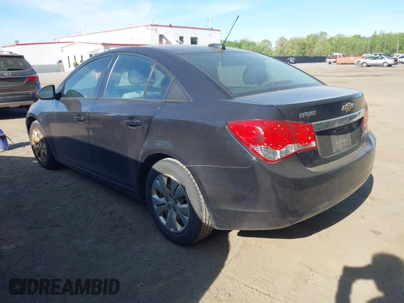 2015 Chevrolet Cruze LS z VIN 1G1PA5SH5F7283144, wystawiony jako IAAI lot #42103216 z przebiegiem 179 106 mil mil oraz . Historia ofert i sprzedaży dostępna na DreamBid. Obrazek 3.