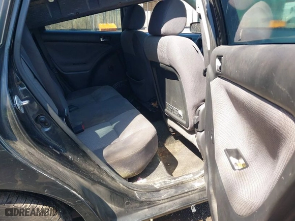 2006 Toyota Matrix STD with VIN 2T1KR30E06C565746, listed as a IAAI auction lot 41929359 with 255,852 mi miles. Bid and sale history available at carsss.com. Image 8.