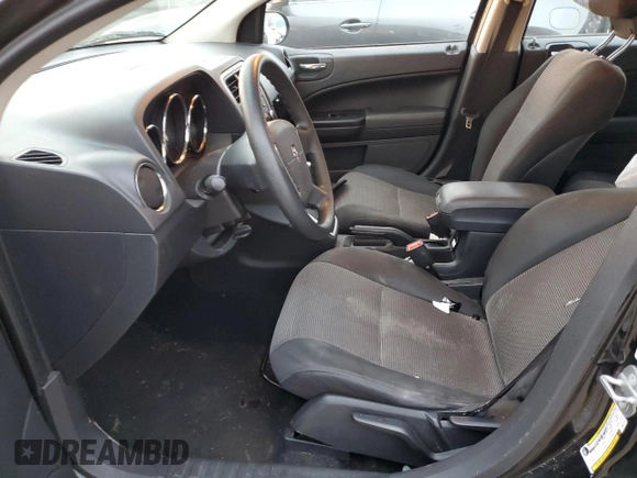 2010 Dodge Caliber Mainstreet z VIN 1B3CB3HAXAD551716, wystawiony jako Copart lot #77349503 z przebiegiem 144 209 mil mil oraz Tytuł czysty. Historia ofert i sprzedaży dostępna na DreamBid. Obrazek 7.