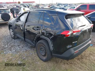 2021 Toyota RAV4 LE with VIN 2T3F1RFV6MC170364, listed as a IAAI auction lot 40770768 with 84,128 mi miles. Bid and sale history available at carsss.com. Image 3.