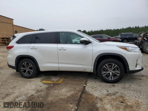 2017 Toyota Highlander LE with VIN 5TDBZRFH8HS371531, listed as a Copart auction lot 59560275 with 87,200 mi miles and Salvage title. Bid and sale history available at DreamBid. Image 4.