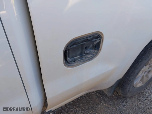 2019 Chevrolet Silverado 1500 LT with VIN 1GCRYDED3KZ325761, listed as a IAAI auction lot 41400877 with 105,248 mi miles. Bid and sale history available at carsss.com. Image 6.