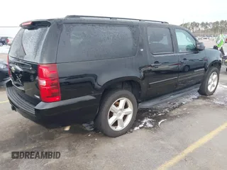 2008 Chevrolet Suburban LTZ z VIN 1GNFC16048J195872, wystawiony jako IAAI lot #41389825 z przebiegiem 207 421 mil mil oraz . Historia ofert i sprzedaży dostępna na DreamBid. Obrazek 4.