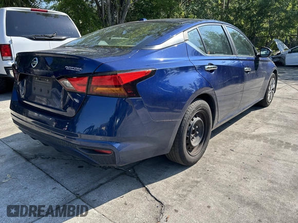 2020 Nissan Altima S with VIN 1N4BL4BV7LC193210, listed as a IAAI auction lot 42031147 with 206,195 mi miles and . Bid and sale history available at DreamBid. Image 3.
