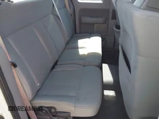 2007 Ford F-150 STX z VIN 1FTRX12W37NA09847, wystawiony jako IAAI lot #42562831 z przebiegiem 170 785 mil mil oraz . Historia ofert i sprzedaży dostępna na DreamBid. Obrazek 8.