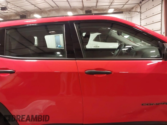 2018 Jeep Compass Sport z VIN 3C4NJDAB3JT402254, wystawiony jako IAAI lot #41830273 z przebiegiem 73 274 mil mil oraz . Historia ofert i sprzedaży dostępna na DreamBid. Obrazek 14.