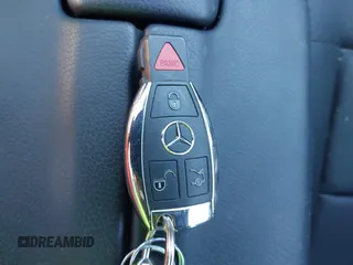 2016 Mercedes-Benz E 350 Luxury z VIN WDDHF8JB0GB284170, wystawiony jako IAAI lot #41269736 z przebiegiem 64 067 mil mil oraz . Historia ofert i sprzedaży dostępna na DreamBid. Obrazek 11.