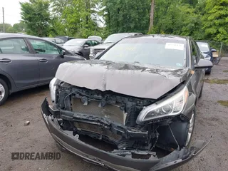 2015 Hyundai Sonata SE z VIN 5NPE24AFXFH150090, wystawiony jako IAAI lot #42341428 z przebiegiem 133 157 mil mil oraz . Historia ofert i sprzedaży dostępna na DreamBid. Obrazek 6.