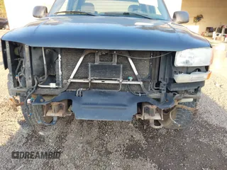 2004 GMC Sierra 1500 SLE z VIN 2GTEK13T041435042, wystawiony jako IAAI lot #41777775 z przebiegiem 218 745 mil mil oraz . Historia ofert i sprzedaży dostępna na DreamBid. Obrazek 6.