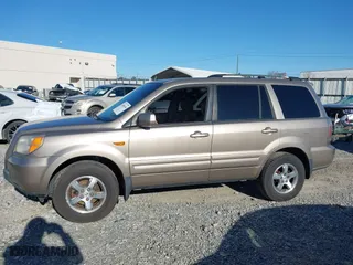 2007 Honda Pilot EX-L with VIN 5FNYF28537B024558, listed as a IAAI auction lot 41806196 with 196,256 mi miles. Bid and sale history available at carsss.com. Image 14.